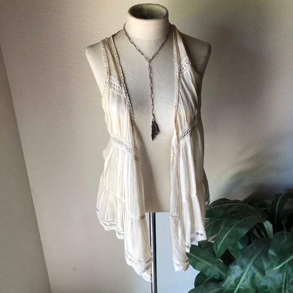 Boho Style Ivory Lace Open Front Waterfall Vest with a tad bit of shimmer - Picture 1 of 9